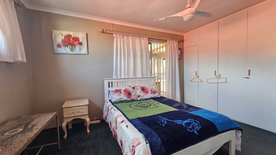 5 Bedroom Property for Sale in Voelklip Western Cape